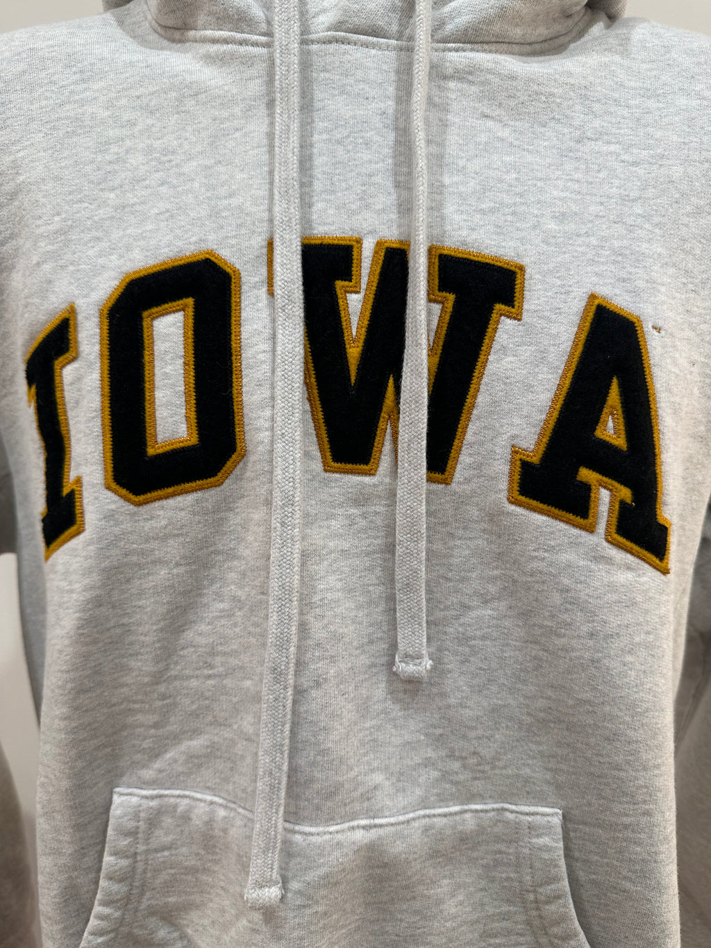 (Men's Medium) 2000s Iowa Hawkeyes Russell Hoodie