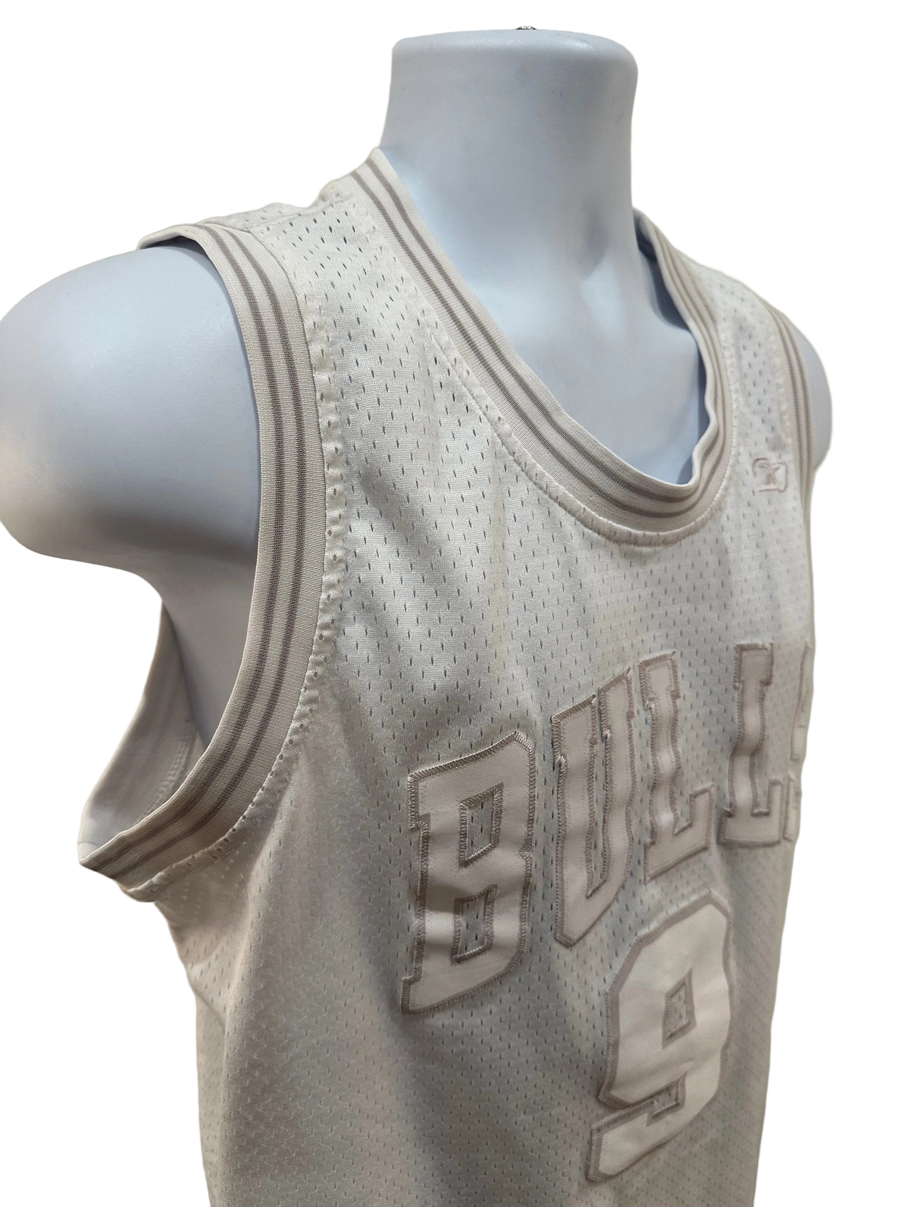 (Men's Medium) 2000s Luol Deng All White Jersey